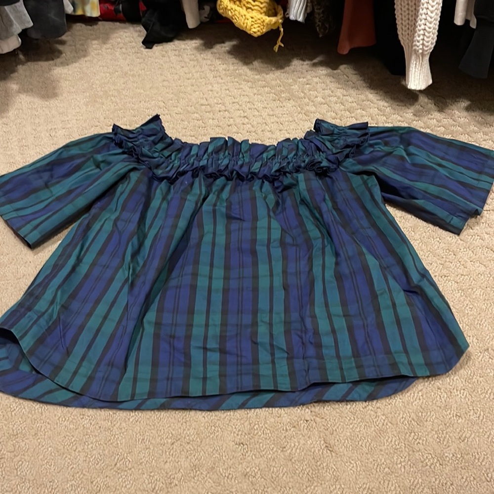 Vineyard Vines Holiday off the shoulder blouse